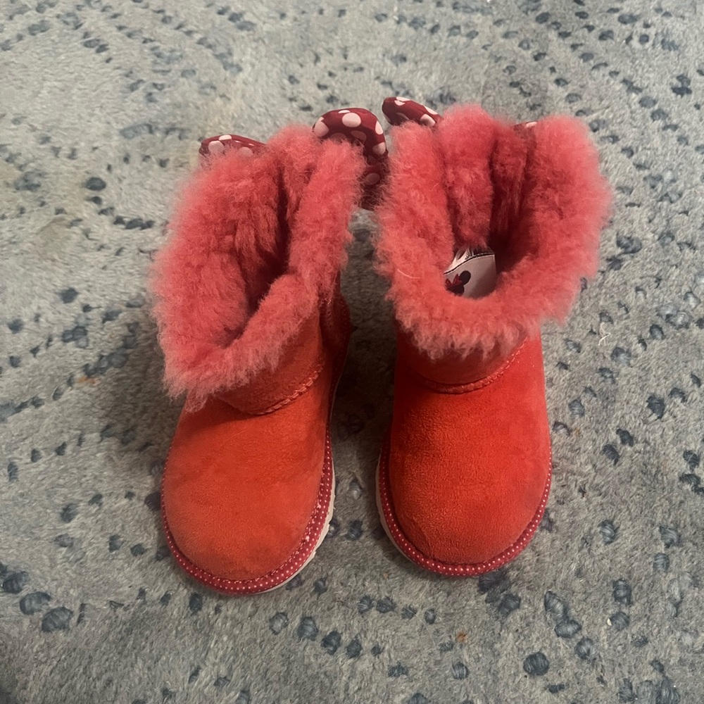 UGG Boots. DISNEY. Minnie Mouse 6T - Picture 2 of 5